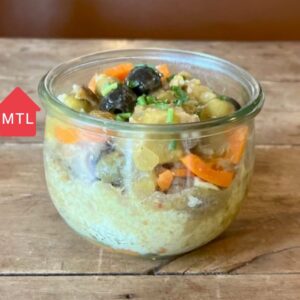 Sauté de poulet aux olives et aromates, couscous, légumes